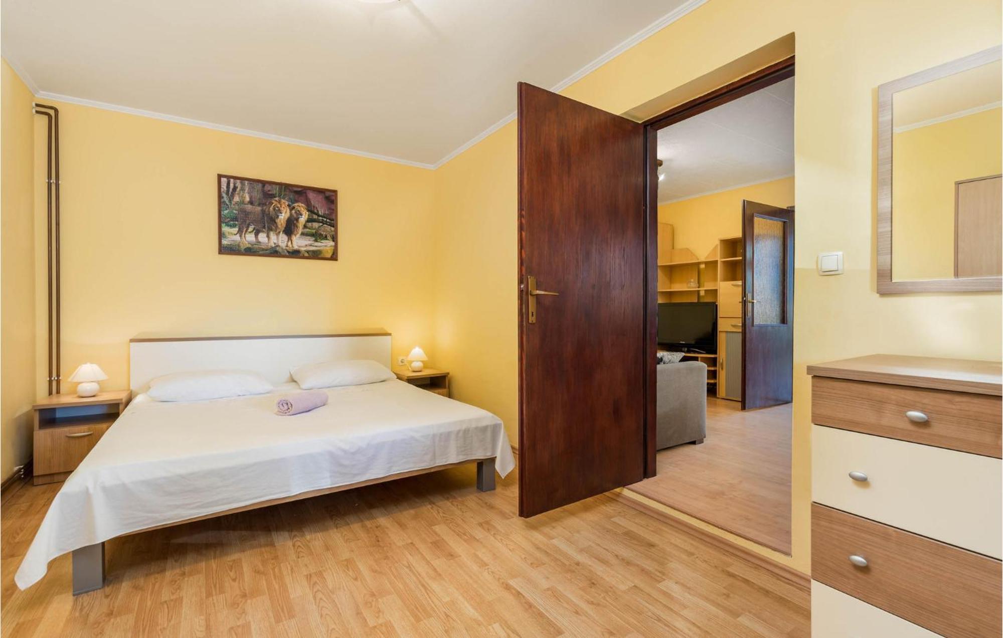 Stunning Apartment In Lovran With Kitchen Ngoại thất bức ảnh